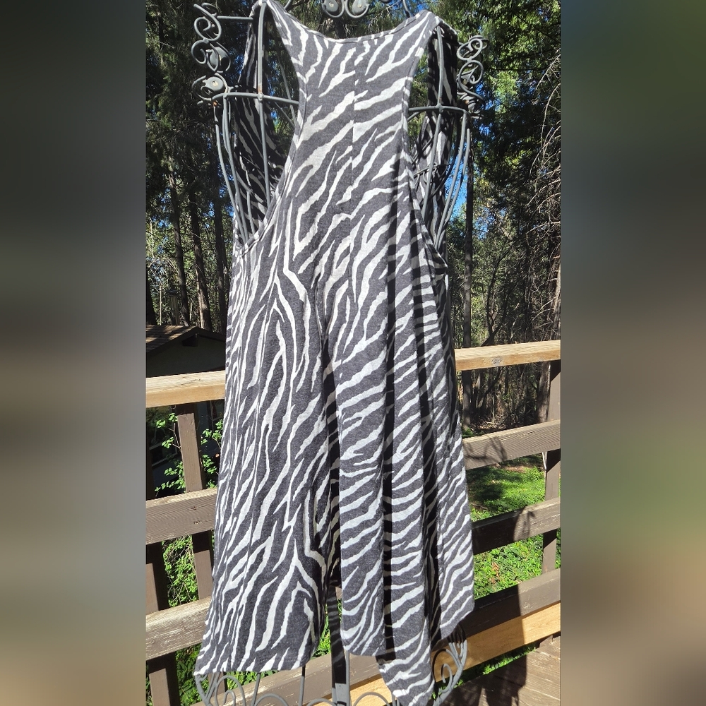Stranded Zebra Sheer Layering Long Tank SzXL HOST PICK!🎉🎊 - Picture 6 of 7